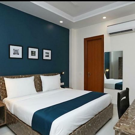 Hotel Galaxy Inn Ґурґаон Екстер'єр фото