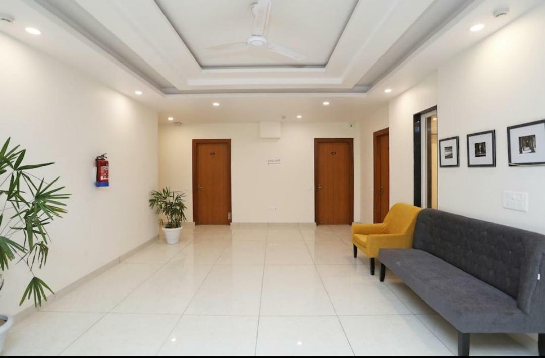 Hotel Galaxy Inn Ґурґаон Екстер'єр фото