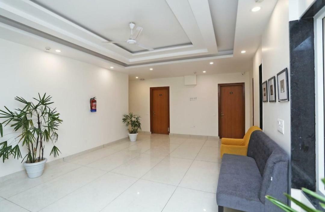 Hotel Galaxy Inn Ґурґаон Екстер'єр фото