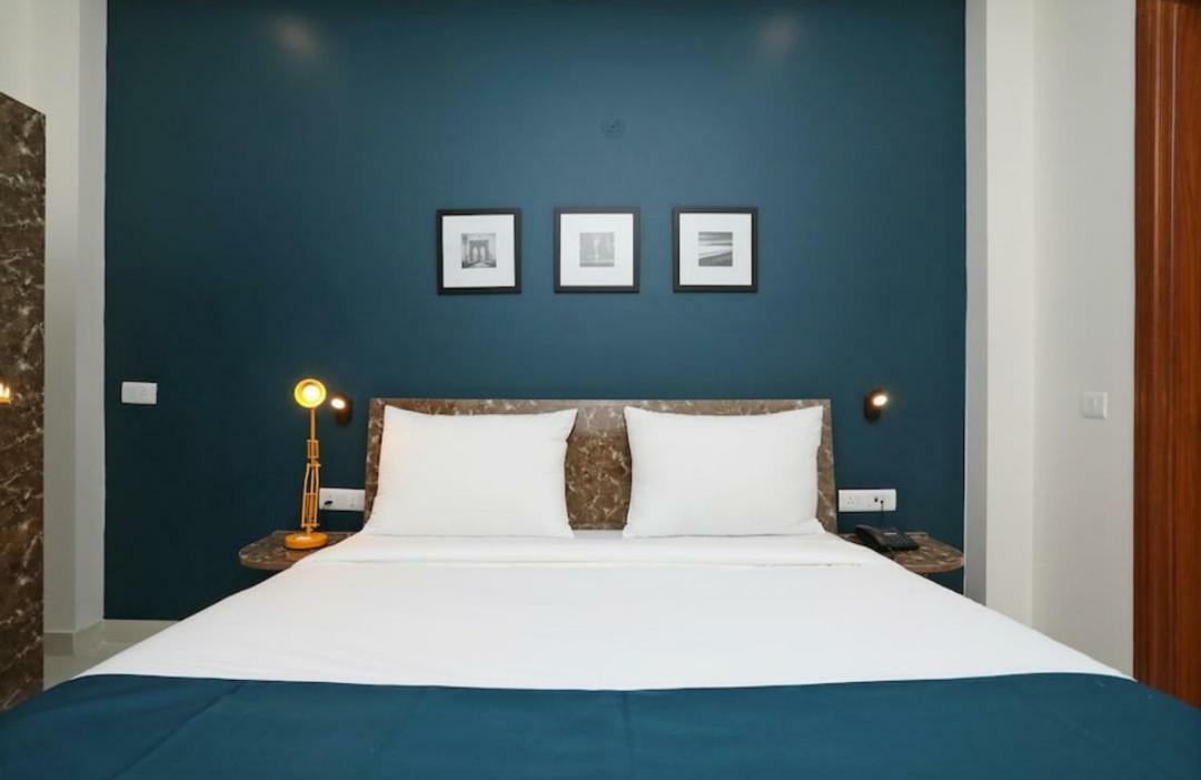 Hotel Galaxy Inn Ґурґаон Екстер'єр фото